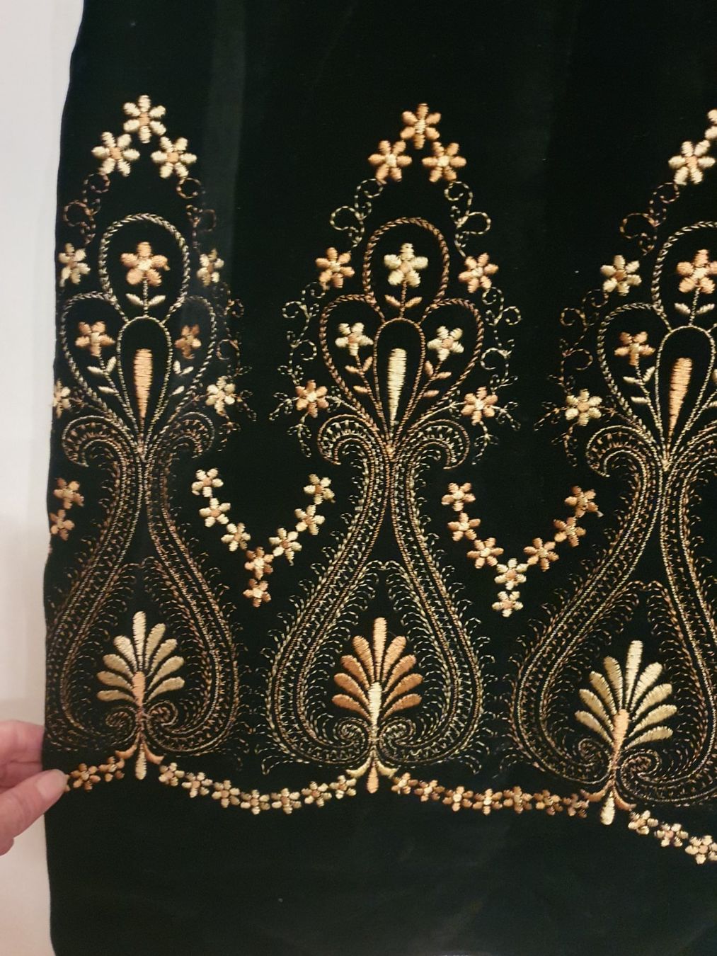 Vestiti: Sehr schònes Samtkleid tg.46 – Nuovo (secondo la descrizione) da Morbio Inferiore venduto da lunaria 2