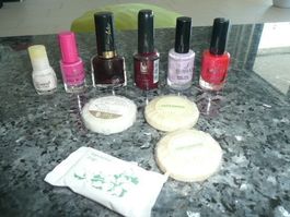 6 Nagellacke und 4 Seife