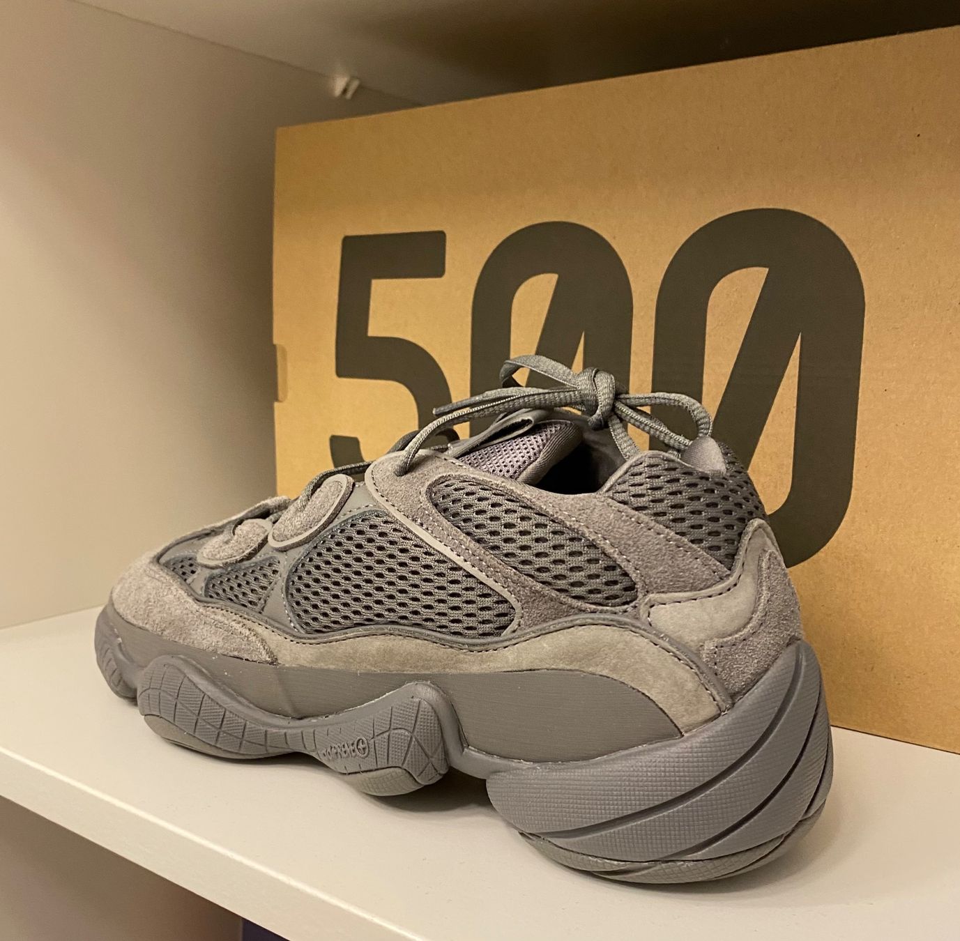 Scarpe da uomo: Adidas Yeezy 500 Granite – Nuovo e nell'imballaggio originale da Zürich venduto da Watches-Co. 3