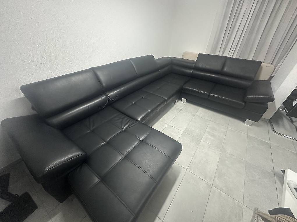 Sofas: Schwarzes Ecksofa / Wohnlandschaft - Occasion – Gebraucht aus Dulliken von meh_9w8b