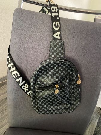 Brusttasche / Umhängetasche *NEU*