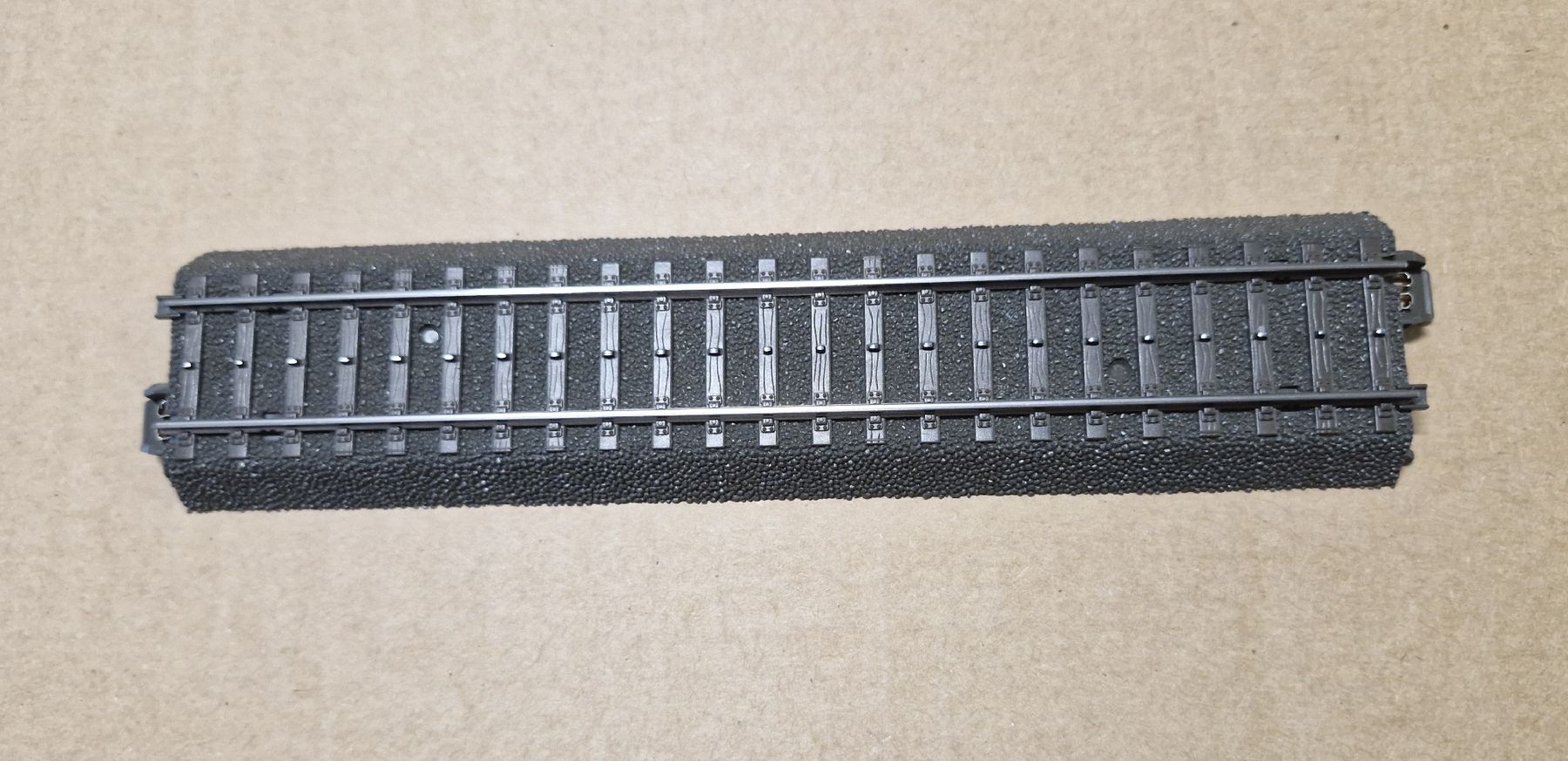 Märklin Modellini di ferrovie: Märklin C-Gleis gerade 24172 – Usato da Bassersdorf venduto da brunneremil