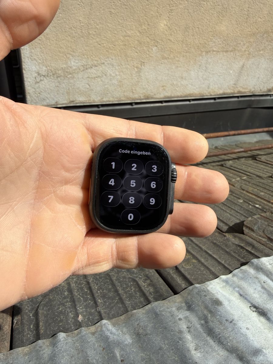 Apple Smartwatch: Apple Watch Ultra GPS + Cellular 49mm Space Black Titanium – Usato da Frauenfeld venduto da bah_c5y5 1