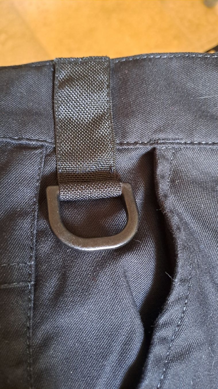 Hosen: Shorts cargo noir taille 38 – Gebraucht aus Rolle von Loutre84 5