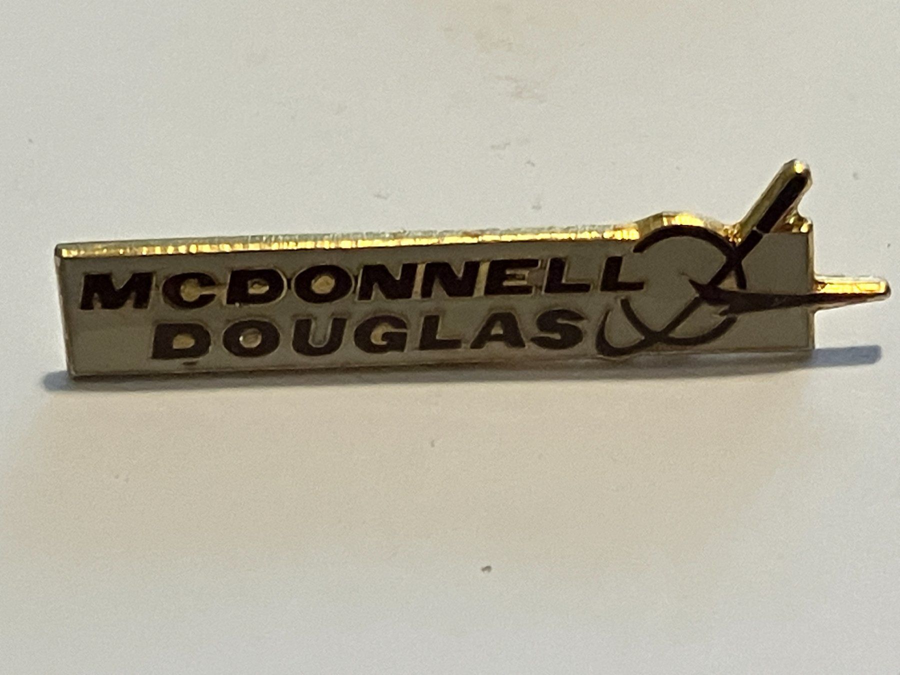 Placchette & Badge: 1 Pin McDonnell Douglas – Usato da Basel venduto da djwwpp