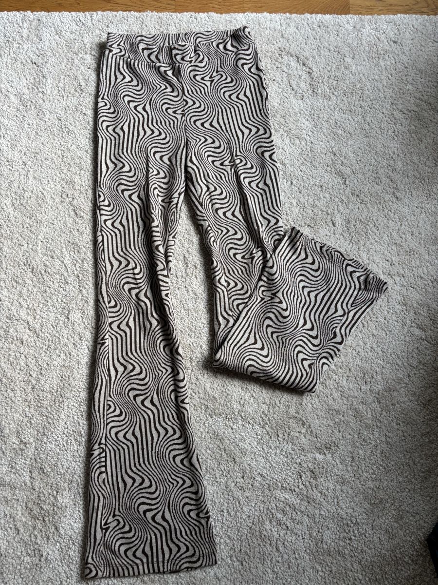 Stradivarius Pantaloni: Gemusterte Hose Stradivarius – Usato da Zürich venduto da alessia.s