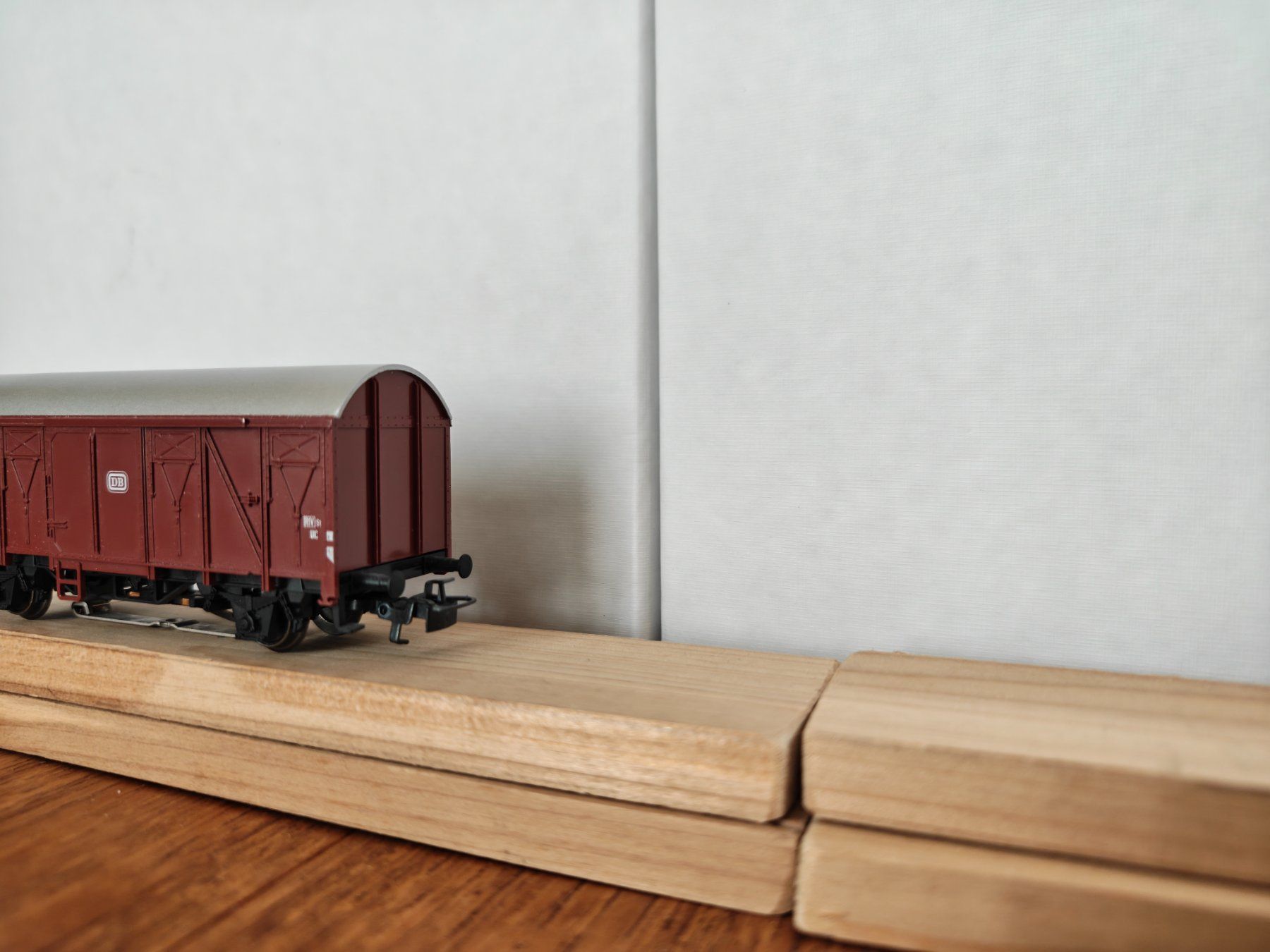 Märklin Modellini di ferrovie: Märklin H0 Güterwagen DB mit Schlusslicht – Usato da Bern venduto da JGBahn 2