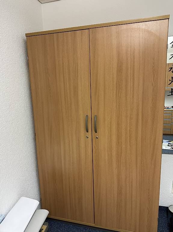 Cassettiere: Holzschrank – Usato da Waltenschwil venduto da Levin.Wiederkehr