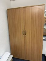 Holzschrank