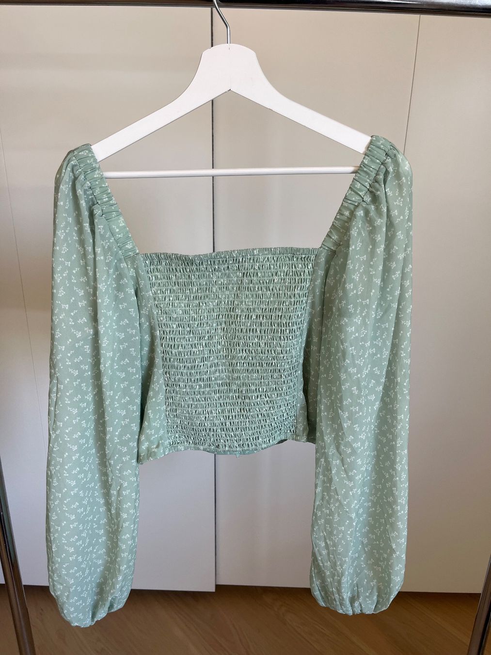 Na-kd Camicette: NA-KD Bluse, Gr. 40, hellgrün mit Blumenmuster – Usato da Zürich venduto da Estelle_C 2