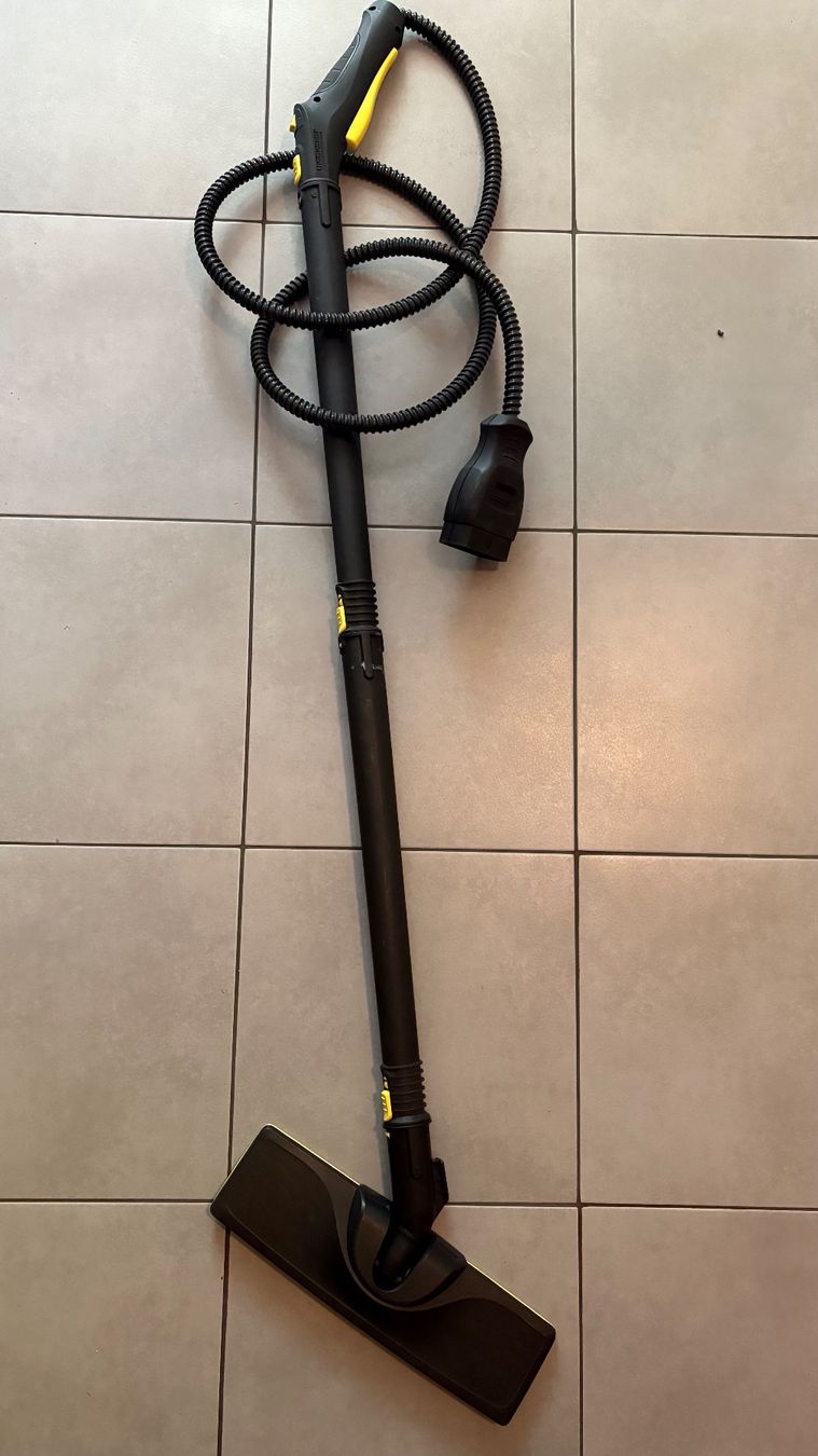 Kärcher Pulitori a vapore: Kärcher SC5 EasyFix Dampfreiniger Bodendüse mit Stiel – Usato da Bern venduto da Erik_and_Son