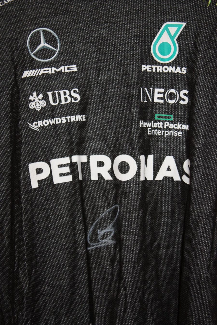 Autografi: LEWIS HAMILTON NOMEX 2022 Signiert. – Usato da PIETERLEN venduto da FORMEL1-MODELLSHOP 2