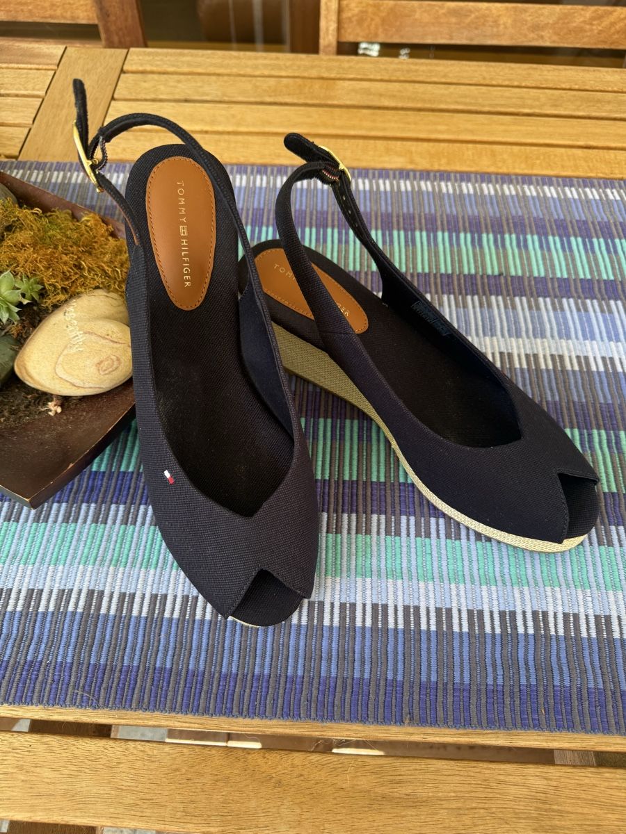 Tommy Hilfiger Chaussures femmes: Slingback Sandalen – Neuf (Voir description) à Reinach BL par Minendie