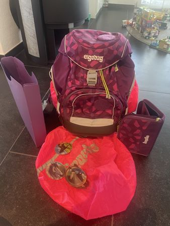 Ergobag Schulrucksack Set violett mit Etui und Zubehör