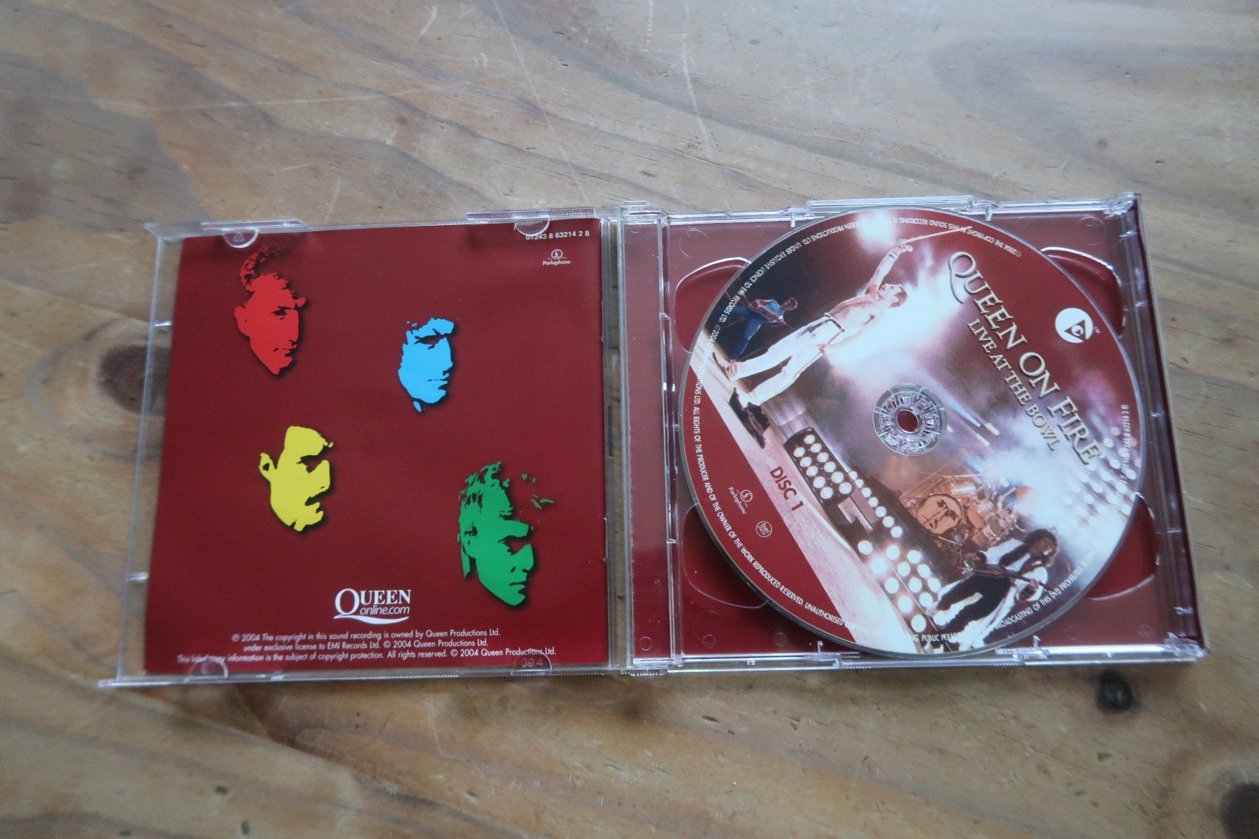 CD: QUEEN - LIVE AT THE BOWL -  2x CD – Usato da Basel venduto da Patiscat 3