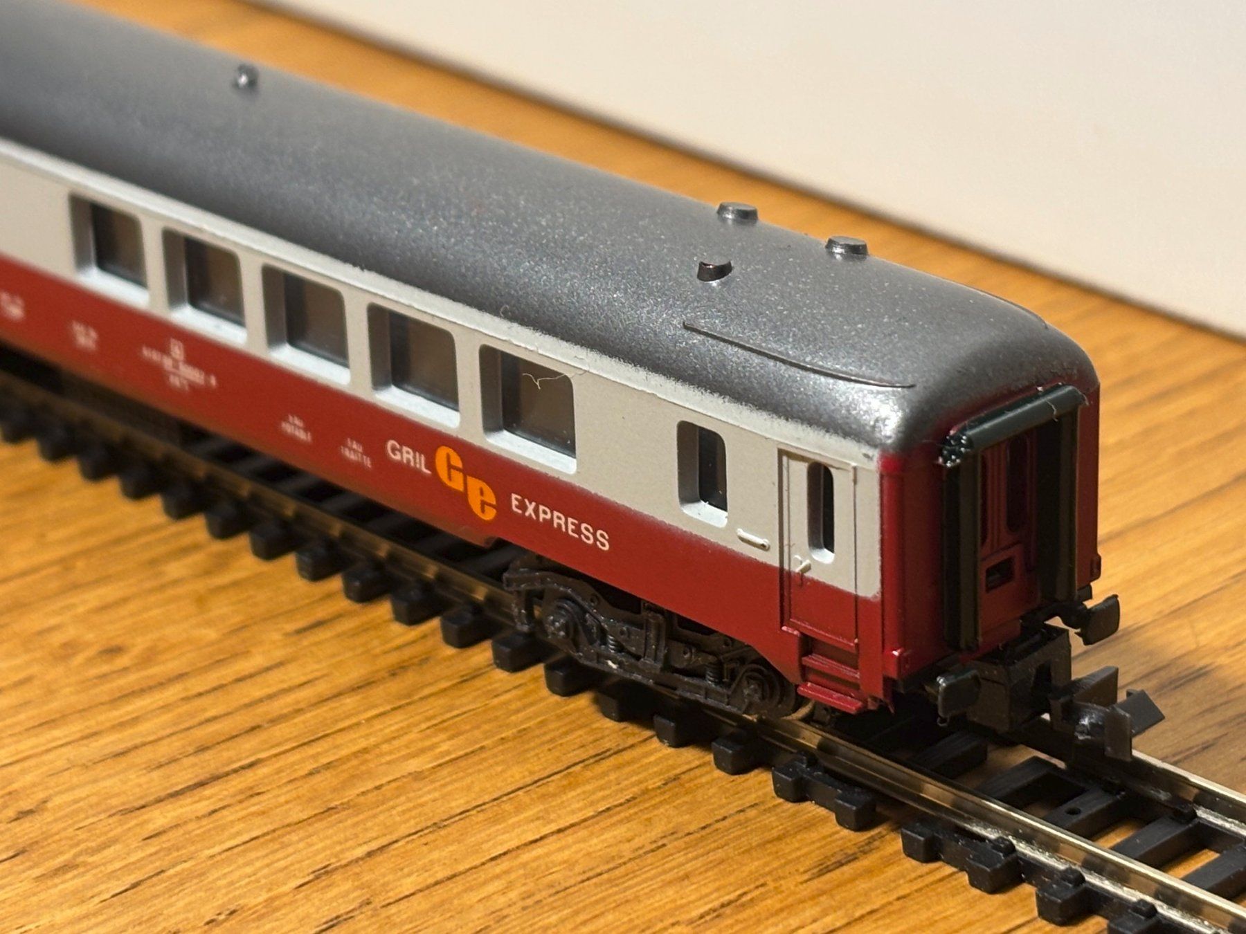 Modellini di ferrovie: e1527: Grill Express (Spur N) – Usato da Birsfelden venduto da Birs_25 3