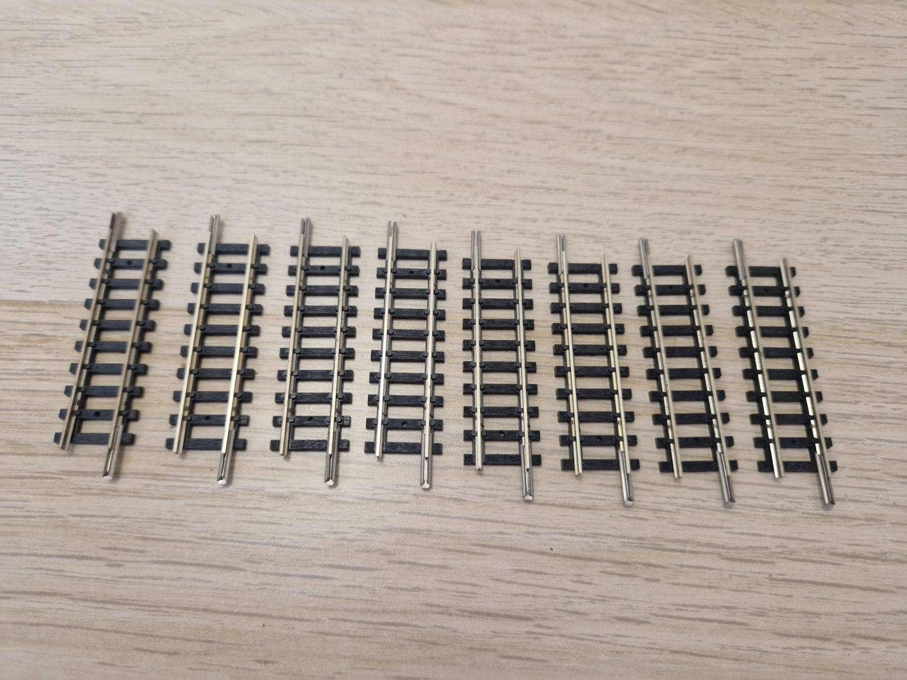 Trix Modellini di ferrovie: Minitrix 8 x 4907 gerades gleis N – Usato da St-Aubin-Sauges venduto da tantome