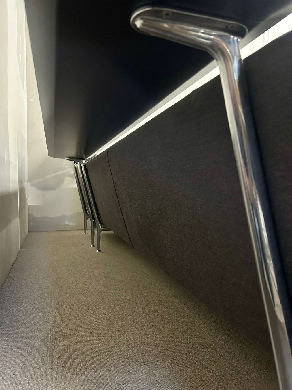 Vitra Divani: Vitra Suita Sofa, dunkelgrau modulares Ecksofa mit Ablage – Usato da Rickenbach ZH venduto da Der-Insider 5