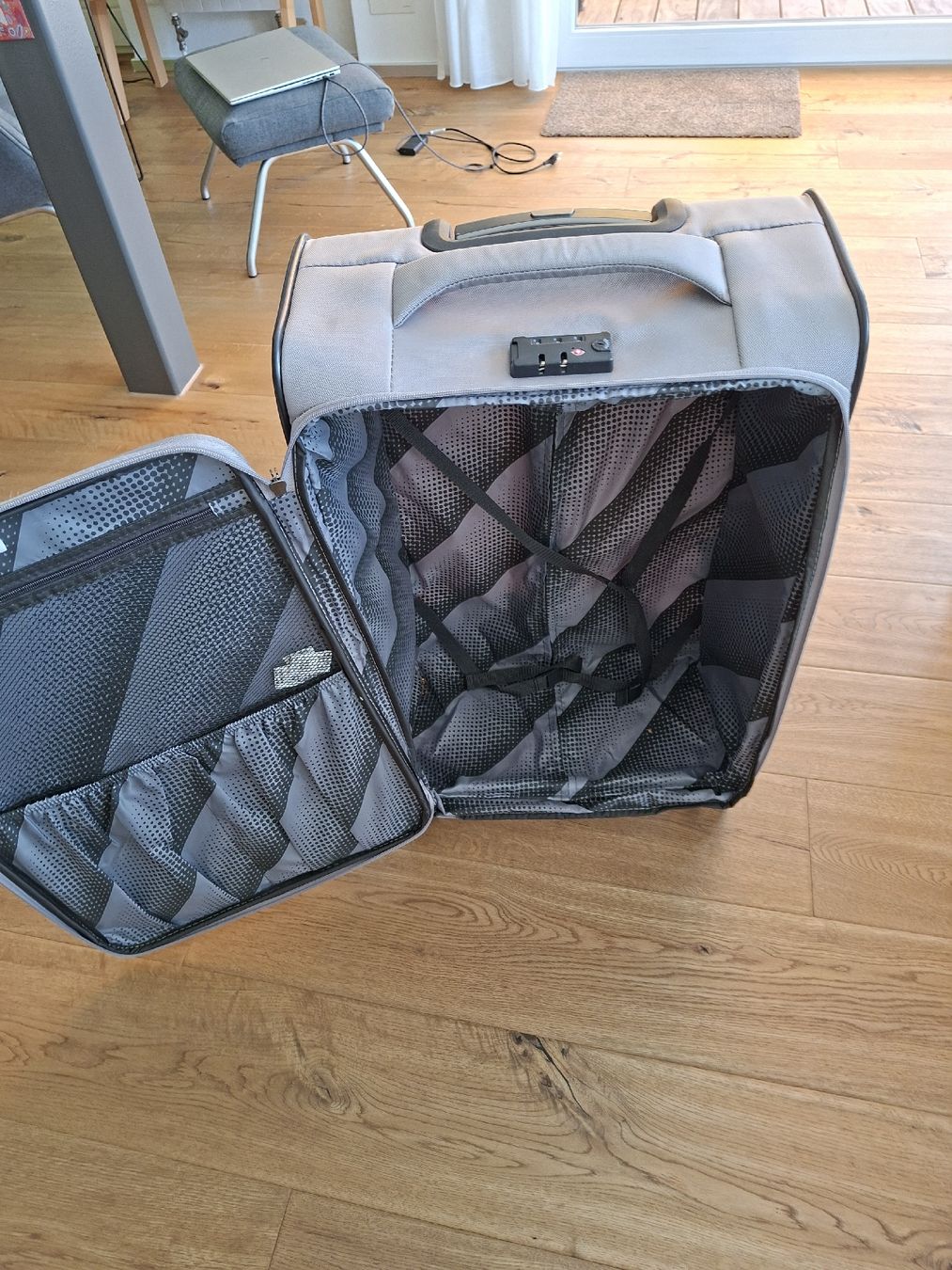 Altro in Aeronautica: Trolley/Koffer, grau, neuwertig – Usato da Kappel SO venduto da Alaska1313 2
