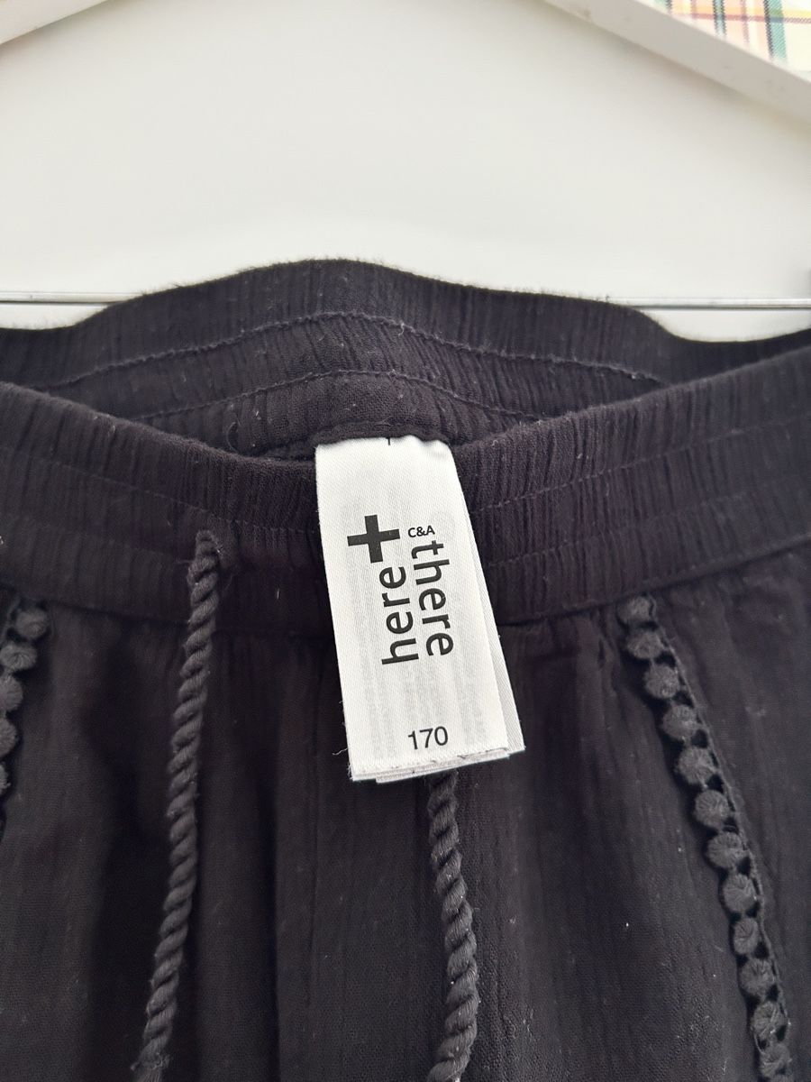 C&A Pantaloni: Schwarze leichte Shorts Grösse 34 – Usato da Oberkirch LU venduto da a.nn.y 2
