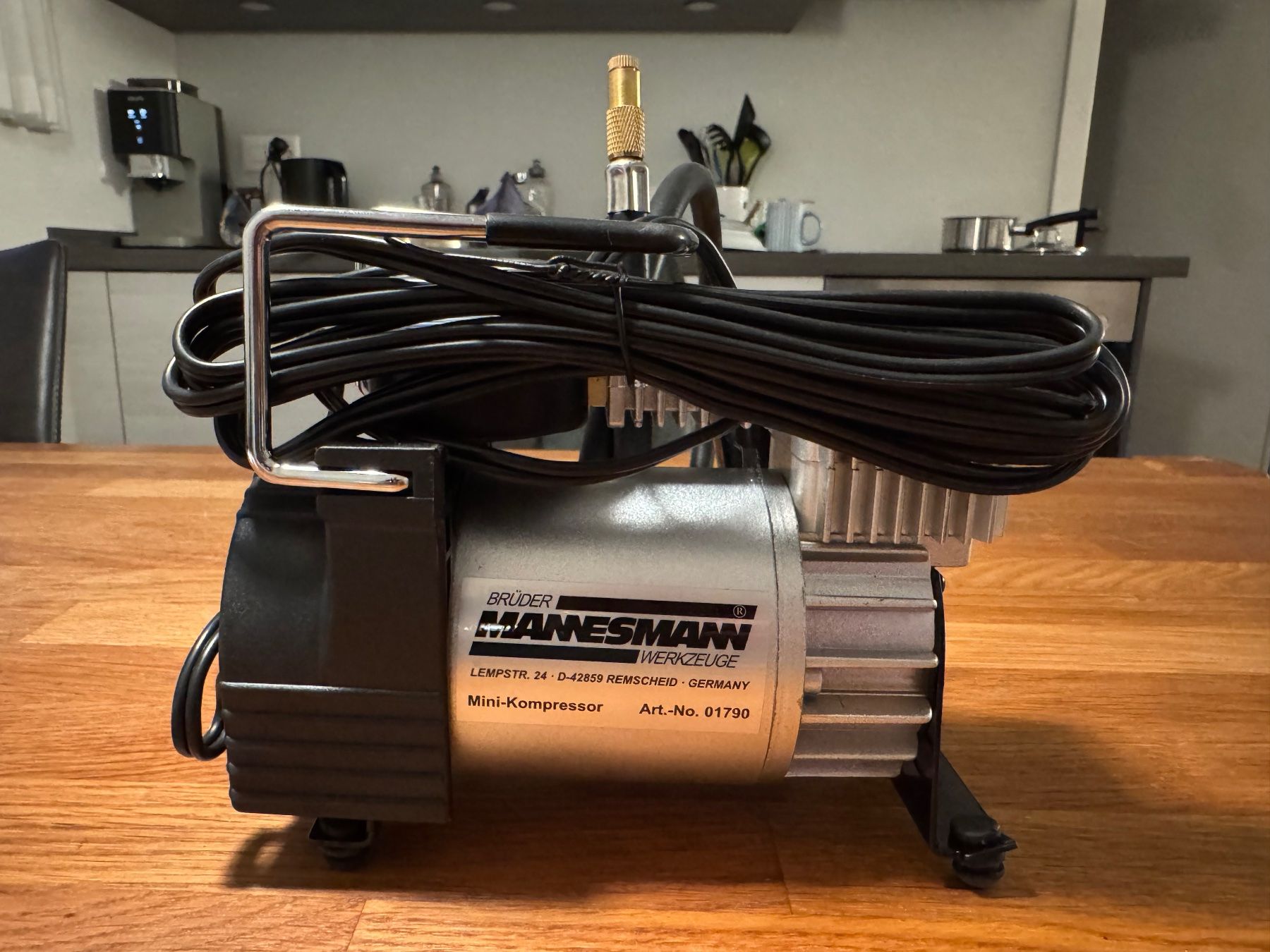Compressori: 12V Mini-Kompressor Auto Wohnmobil Motorrad Pumpe Mannesmann – Nuovo e nell'imballaggio originale da Frutigen venduto da Orbiter 1