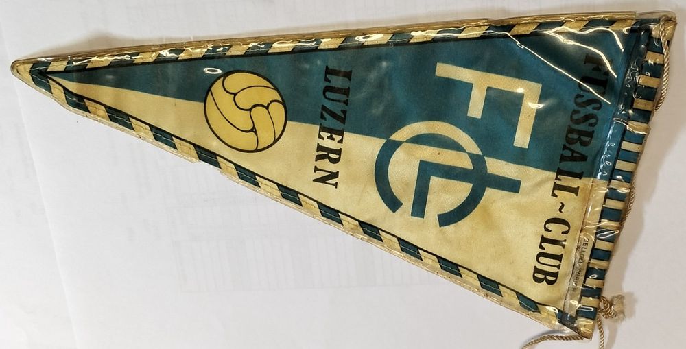 Fanion De Football Schruns (Autriche) - Wimpel Fussball Austria - Bon état