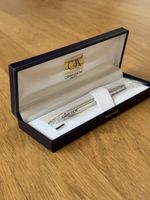 Neu Caran d'Ache Kugelschreiber silber mit Box