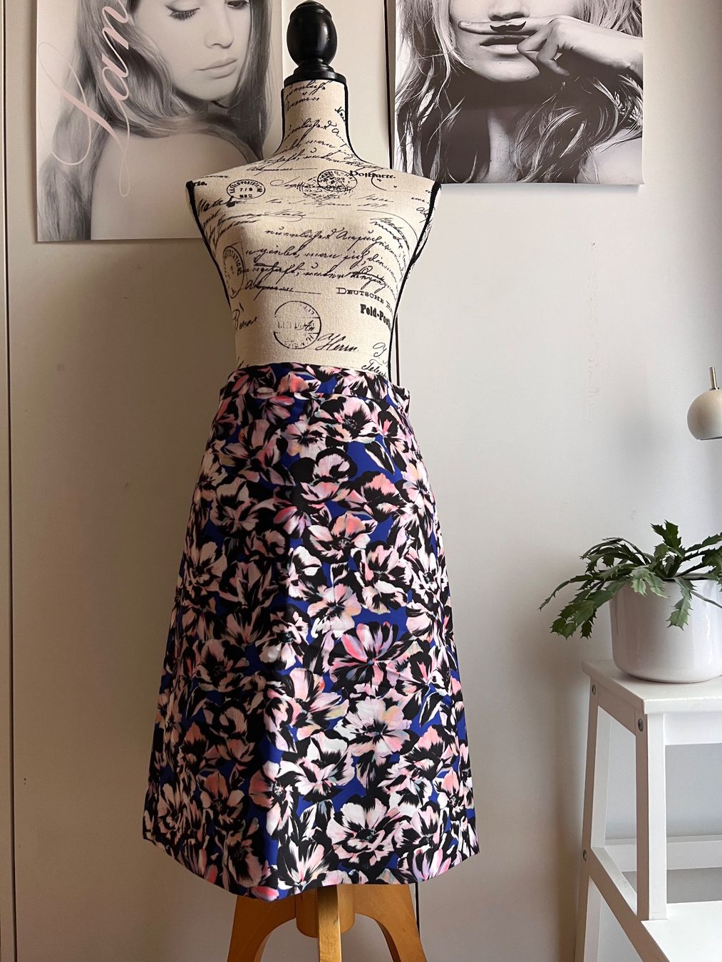 J.Crew Gonne: J. Crew A-Linien-Rock, Größe 4 – Usato da Hünenberg See venduto da mississauga