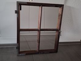 Antiker Fensterrahmen mit Spiegeln