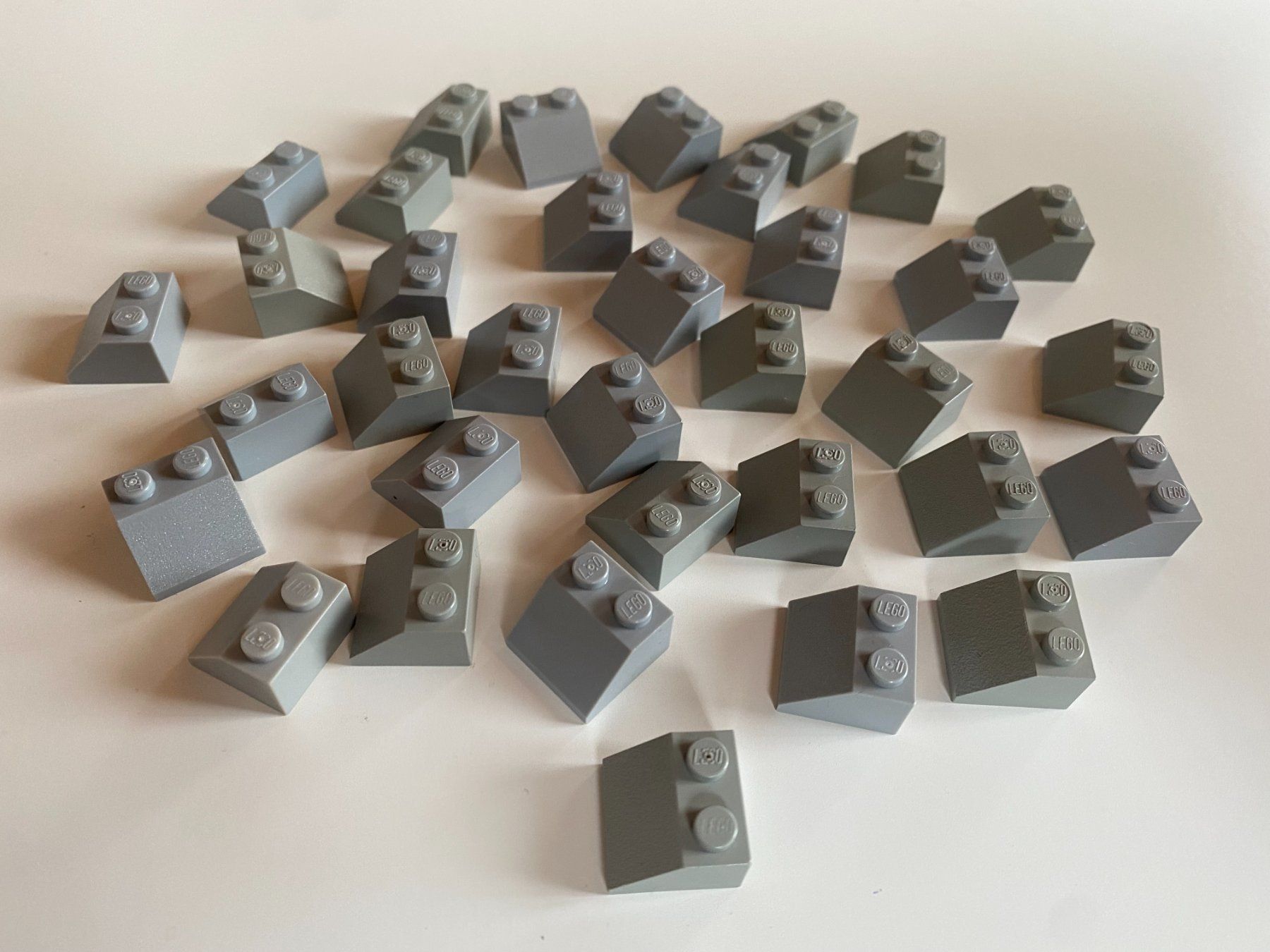 Lego Giocattoli: LEGO - 35 - GRAUE - DACHSTEINE - 2 X 2 – Usato da Gelterkinden venduto da ajdt4