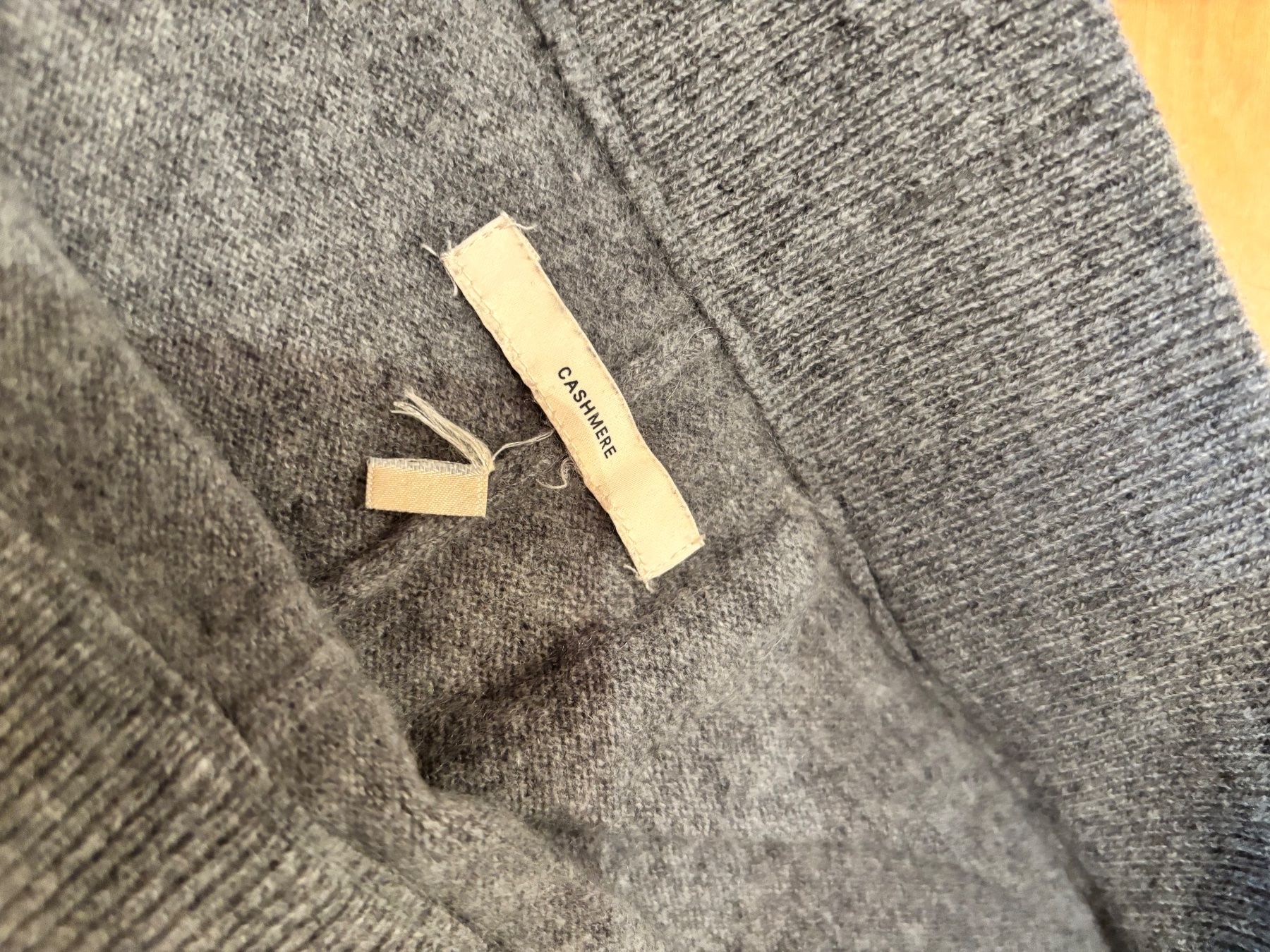 H&M Pantaloni: Cashmere Hose grau mit Bündchen – Usato da St. Gallen venduto da always-a-good-buy 3