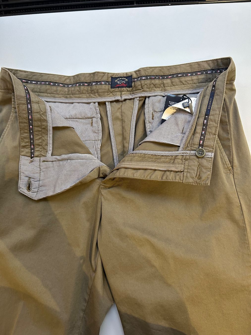 Pantaloni: Paul & Shark Bermuda olive, Gr. 50, neu – Nuovo e nell'imballaggio originale da Glattpark(Opfikon) venduto da Cmberger 2