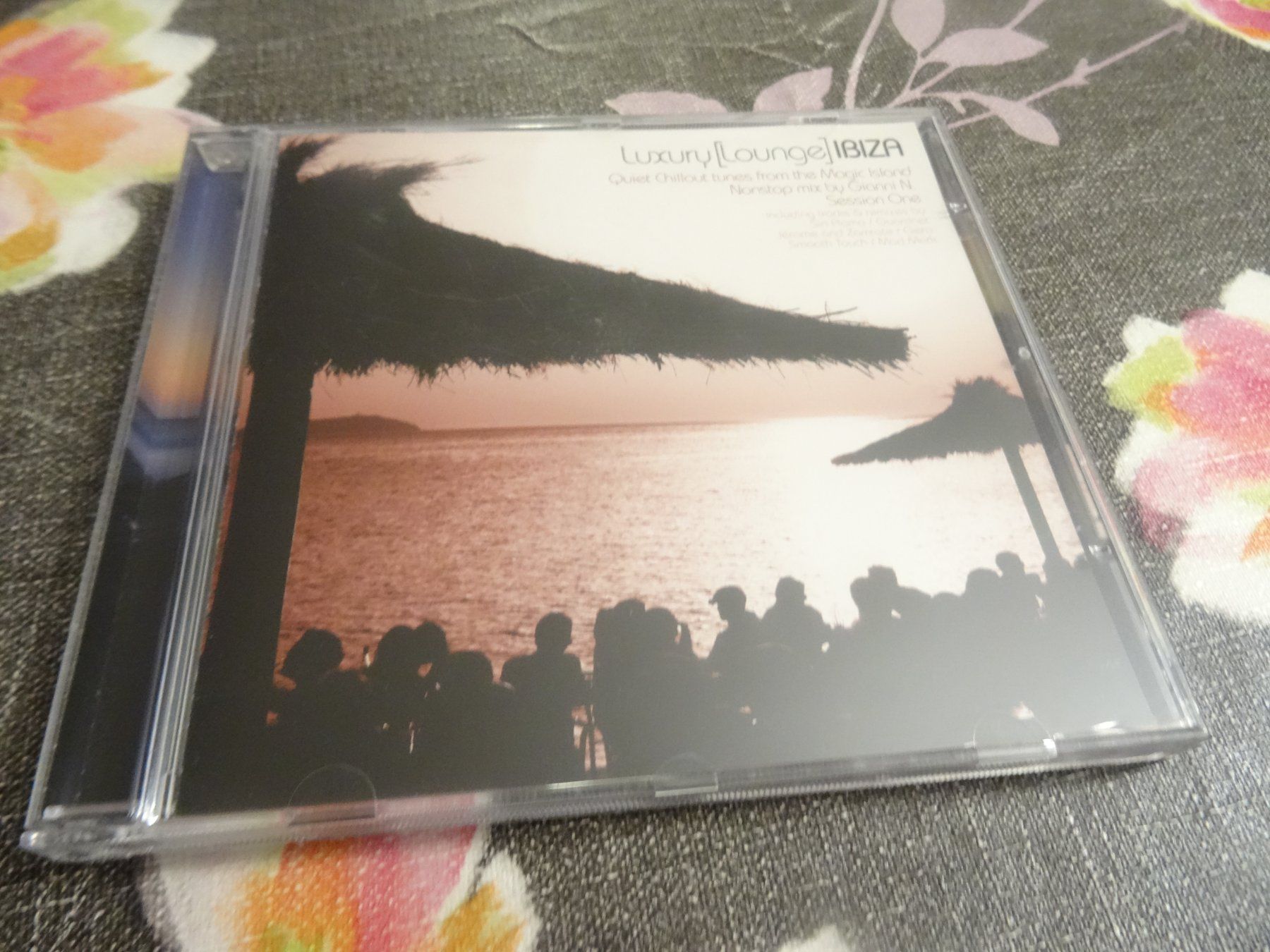 CD: Luxury Lounge Ibiza CD – Usato da Olten venduto da Disc-Ausverkauf