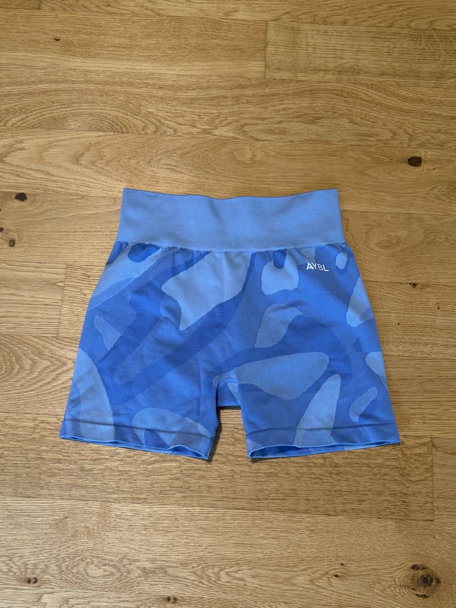 Aybl Leggings: AYBL BLAUE CAMOUFLAGE-SHORTS – Gebraucht aus Zürich von dbu_s8p2 2