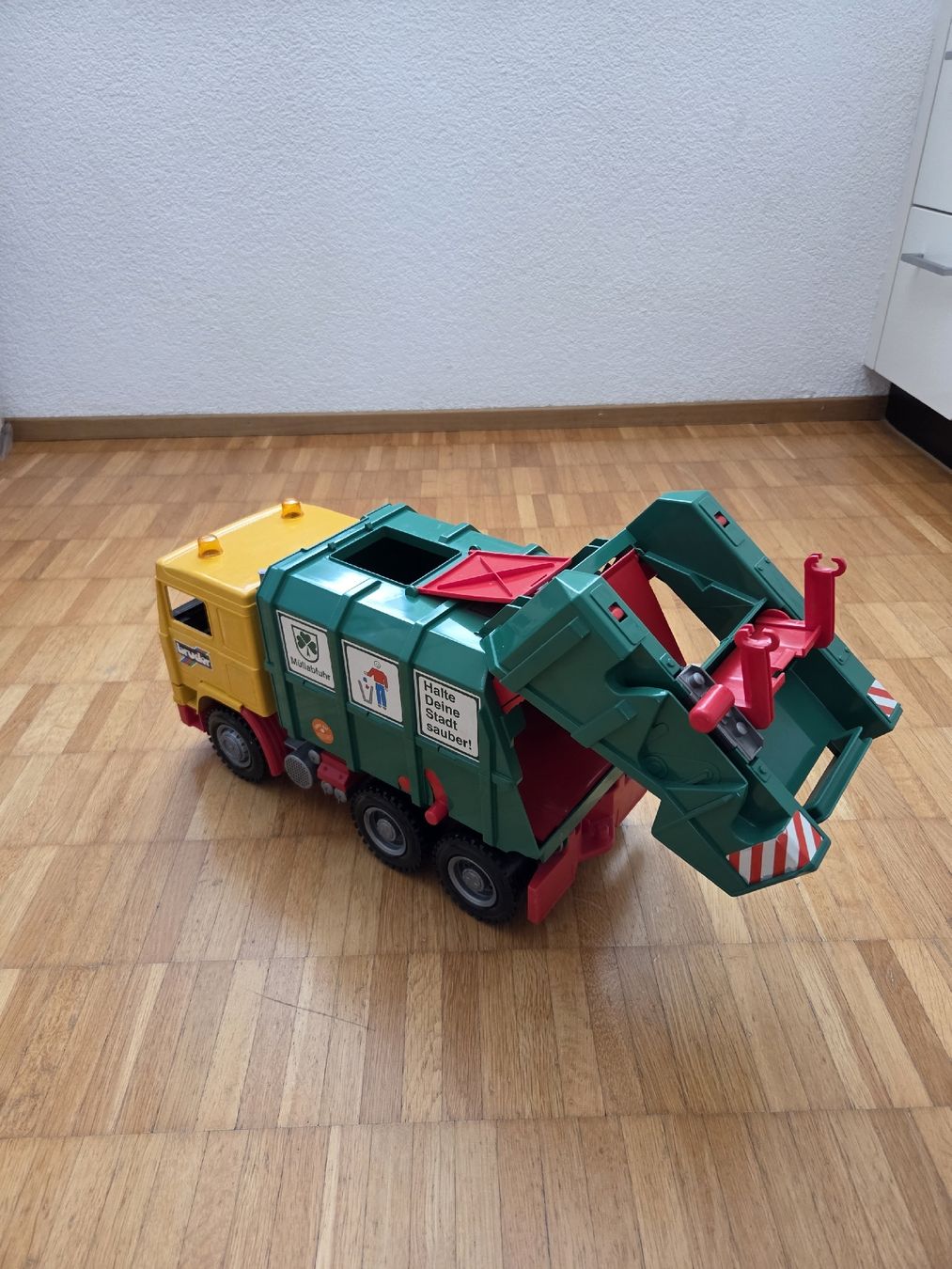 Bruder Giocattoli: Bruder Müllabfuhr Volvo – Usato da Scherzingen venduto da jen_l9qh 1
