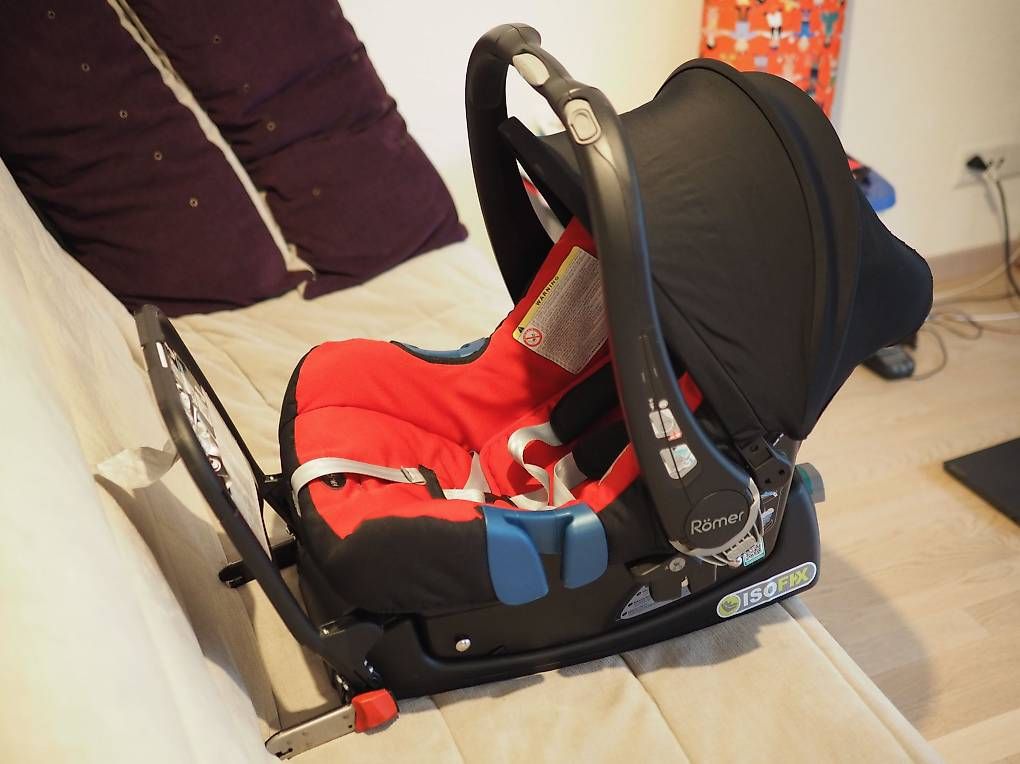 Britax Römer Seggiolini per auto: Kindersitz 0+ Britax Römer Babysafe SHR2+ / Siège auto – Usato da Fribourg venduto da Matxp 2