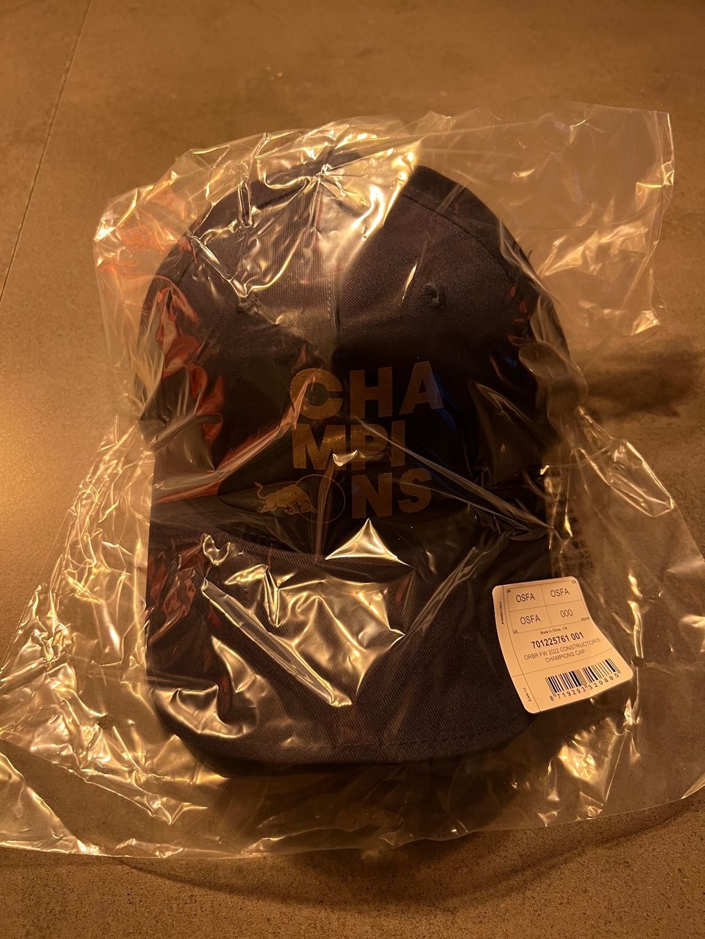 Copricapi, berretti & cappellini: Red Bull Champions Max Verstappen Cap – Nuovo e nell'imballaggio originale da Winterthur venduto da Fischinho 3