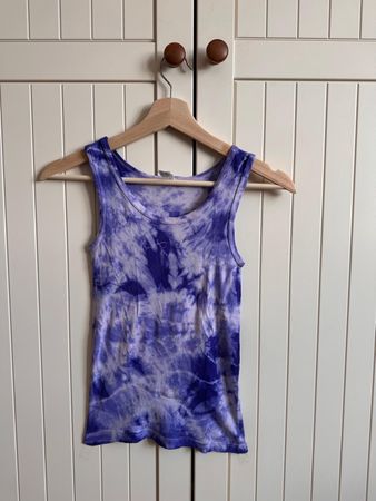 Violettes Batik Shirt. Gr. 134/140 (S)