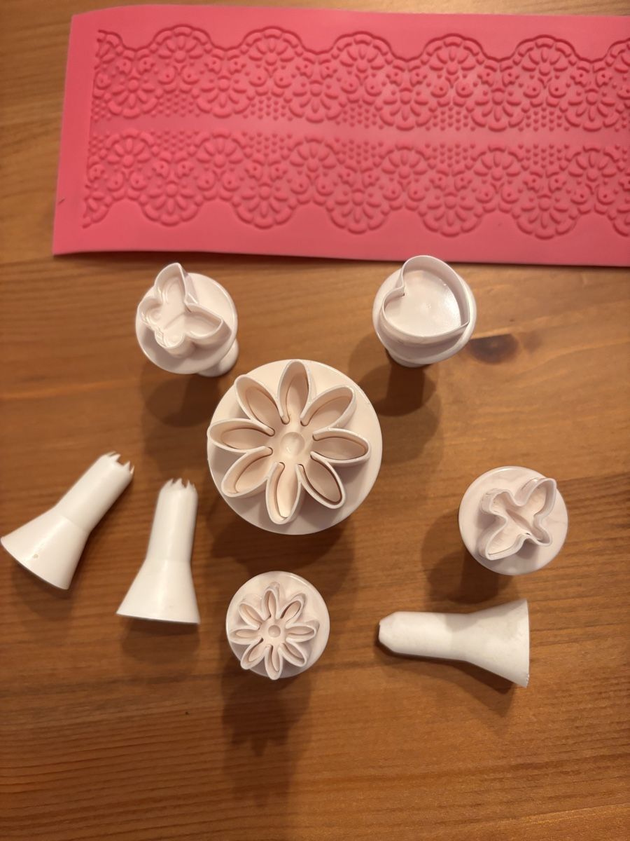 Backformen: 3D Torten Hilfe - Backen Utensilien – Neu (gemäss Beschreibung) aus Arlesheim von MR_M_B 1