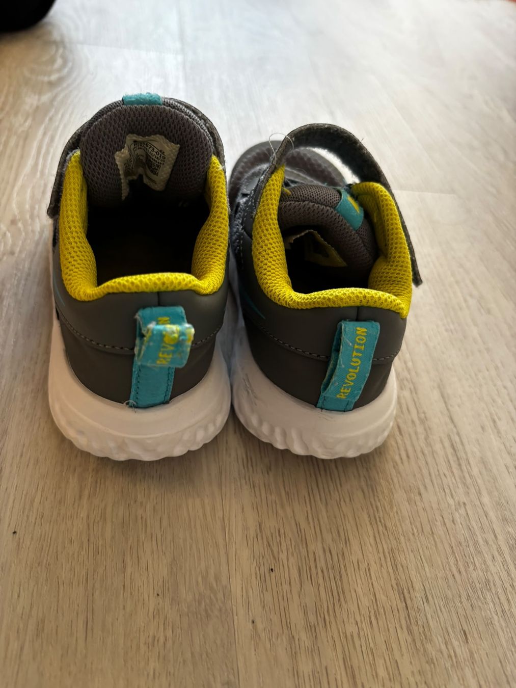 Schuhe für Jungen: Kindersneaker Gr. 27 – Gebraucht aus Hochfelden von rub_rnw5 2