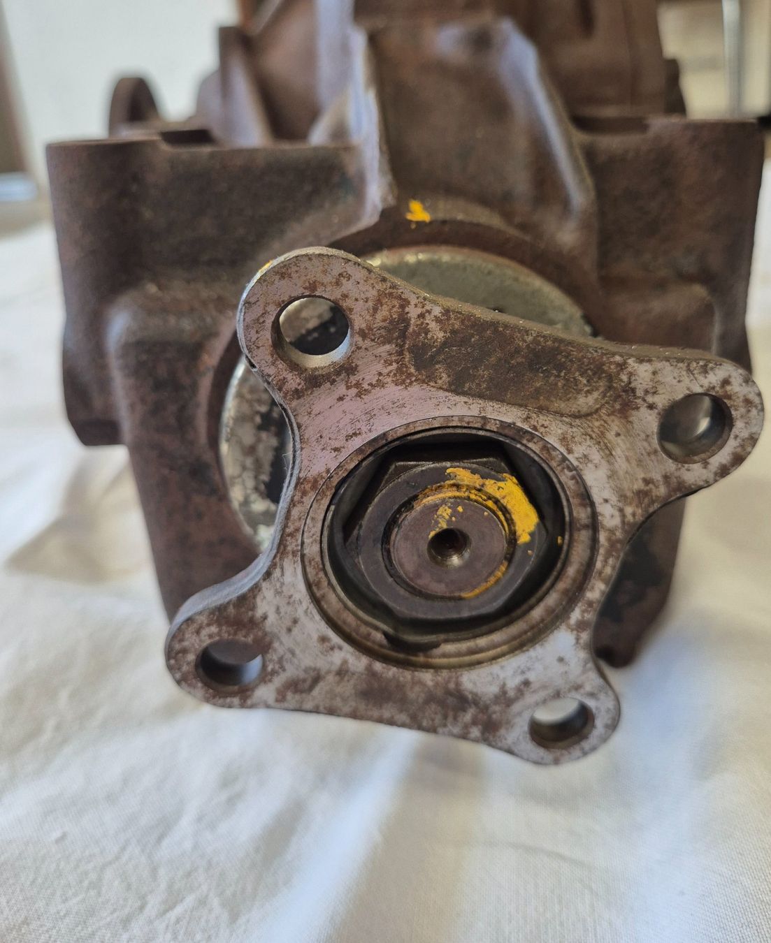 BMW Tutti pezzi di ricambio auto: BMW E12 520i Hinterachsdifferential, 3.9 : 1 Übersetzung – Usato da Bremgarten AG venduto da Osella5 4