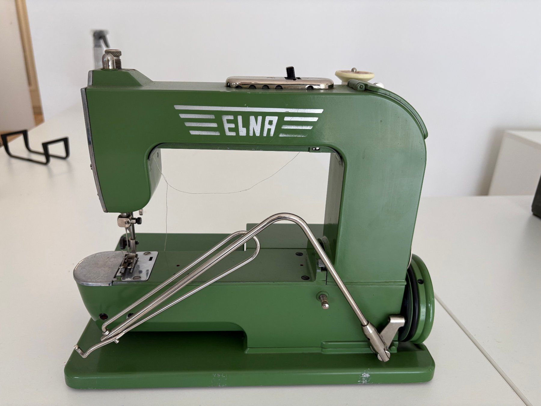 Elna Macchine da cucire: Machine à coudre ancienne Elna – Usato da Monthey venduto da OlivierBurgener 6