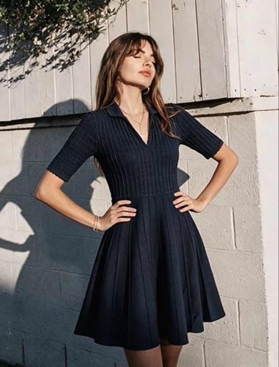 Kleider: Strickkleid, marineblau, Kragen, Kurzarm – Neu und originalverpackt aus Veyras von ValClasse