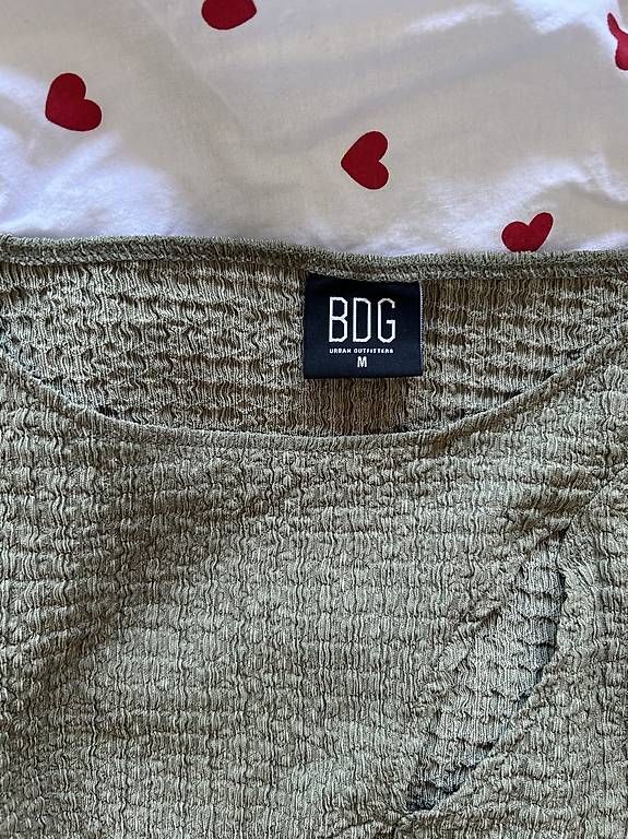 Top: OLIVGRÜNES LONGSLEEVE MIT CUT-OUTS – Usato da Zürich venduto da cla_l2t2 3