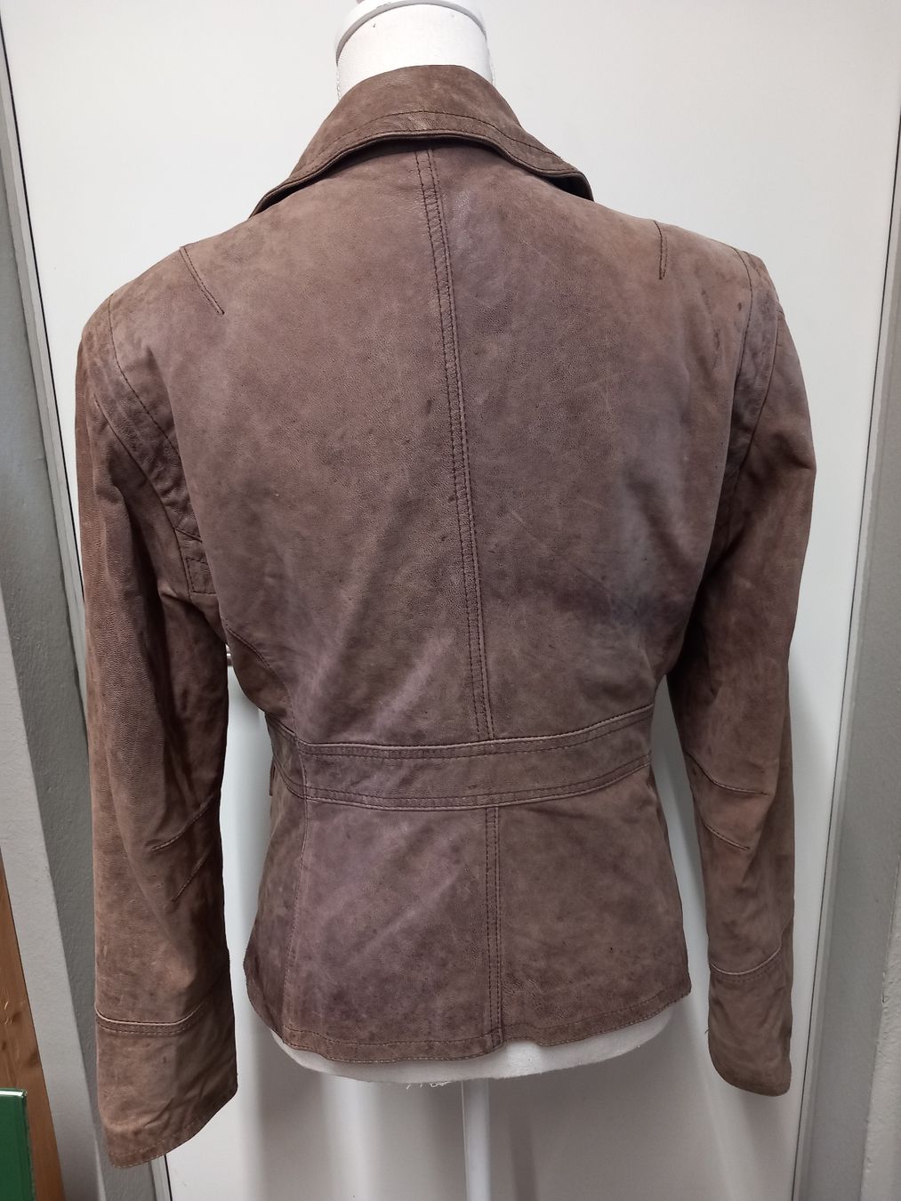 Giacche: Amisu Lederjacke Echtleder Gr.M, braun – Usato da Gwatt (Thun) venduto da umwelt-brocki 1