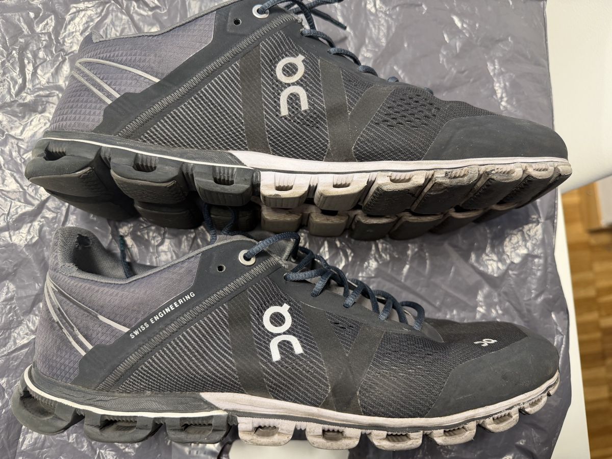 On Scarpe da uomo: On Cloud – Usato da Winterthur venduto da EasyRS 2