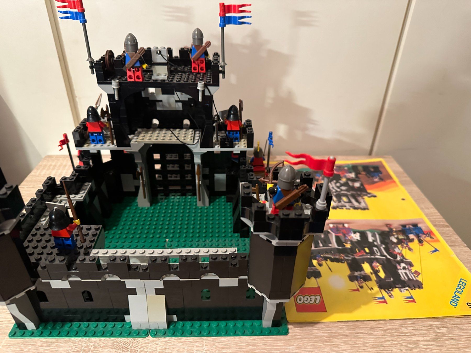 Lego Baukästen: LEGO Ritter 6085 Black Monarch's Castle – Gebraucht aus Basel von  3