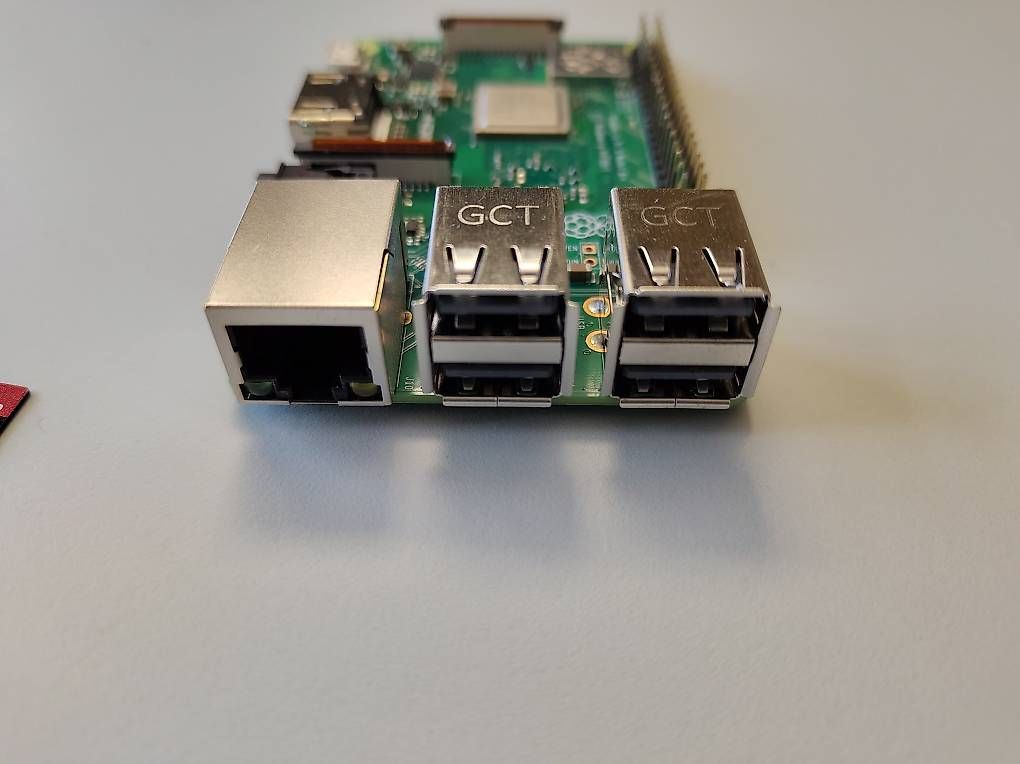 PCs: Raspberry Pi 3 Model B+ mit SanDisk Extreme Pro 32GB microSD – D'occasion à Rebstein par fabio.litscher 2