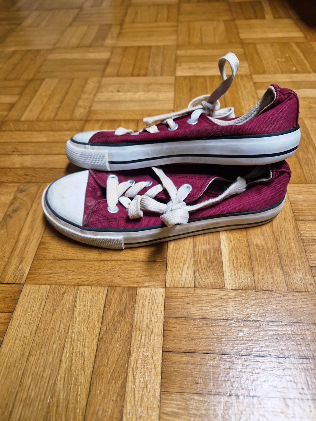 Scarpe per ragazze: Turnschuhe Grösse 32 – Usato da Stüsslingen venduto da white_angel86 1