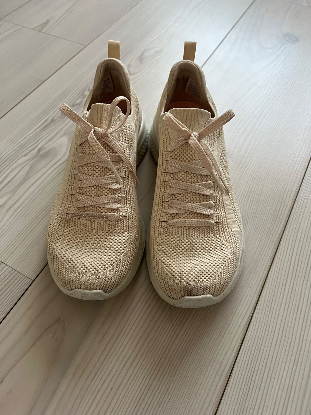 Skechers Chaussures femmes: Sneaker von Skechers – D'occasion à Dübendorf par geiserfamily